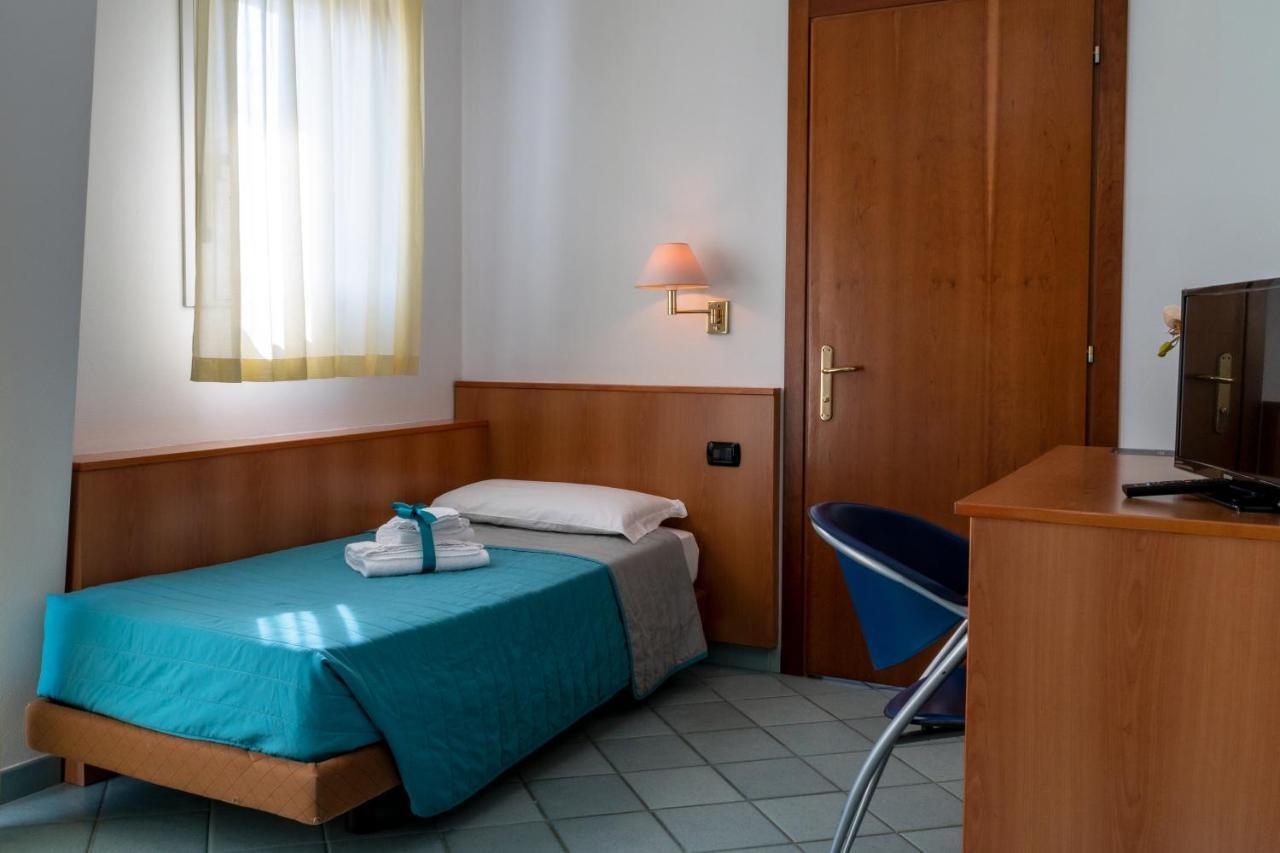 Hotel Alisei Lignano Sabbiadoro Exterior foto