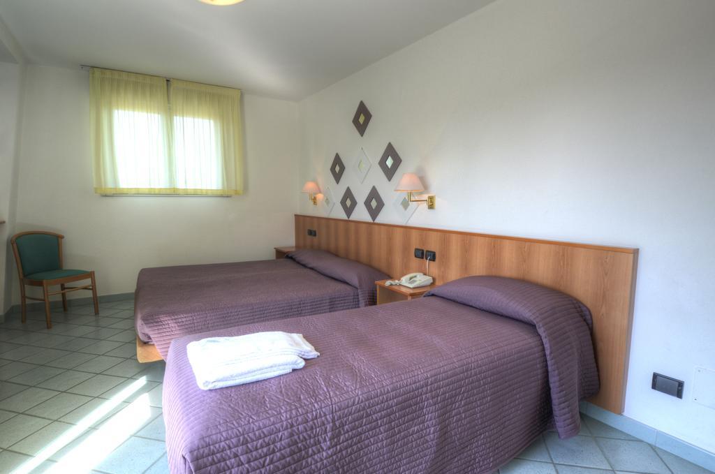 Hotel Alisei Lignano Sabbiadoro Quarto foto