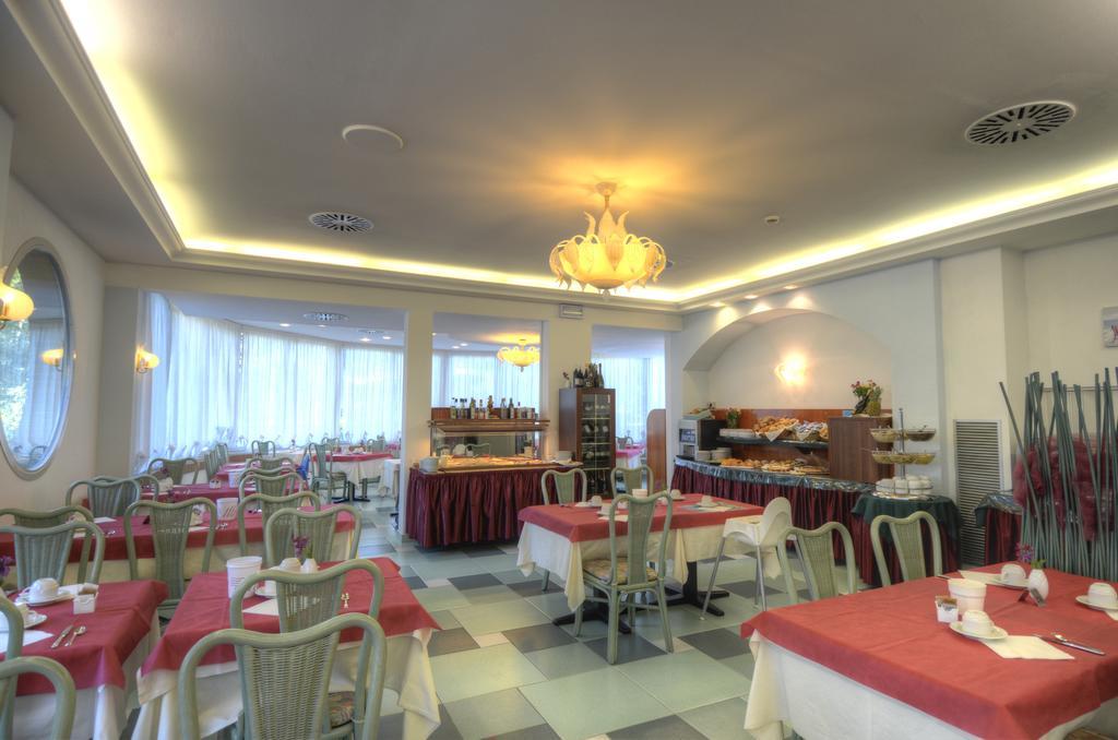 Hotel Alisei Lignano Sabbiadoro Exterior foto